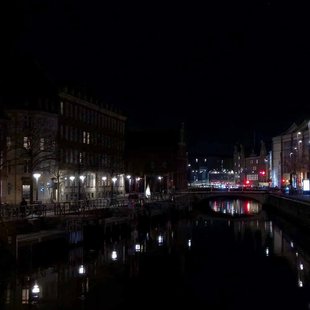 Copenhagen Light Festival 2025 | Frederik Smal Installation “Love is a light, scaring darkness away”